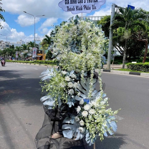 Kệ Hoa Tang Lễ 44